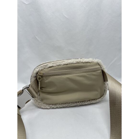Lulu Everywhere Women's Belt Bag - Tan Fleece Sherpa - Picture 6 of 11